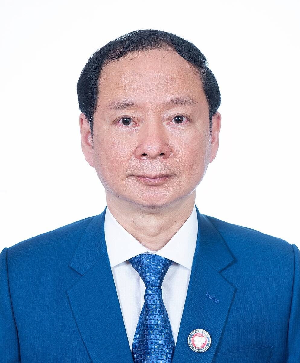 លោកសាស្រា្តចារ្យជំនួយ ប៉ូច សុភារ័ត្ន